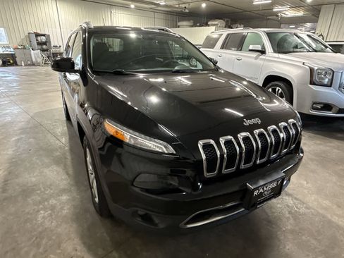 Used 2018 Jeep Cherokee Limited image 8