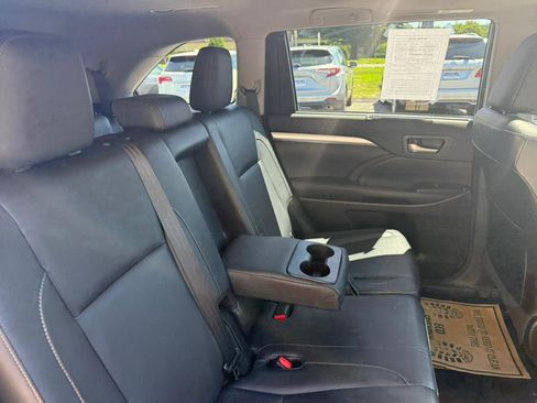 Used 2015 Toyota Highlander XLE image 31