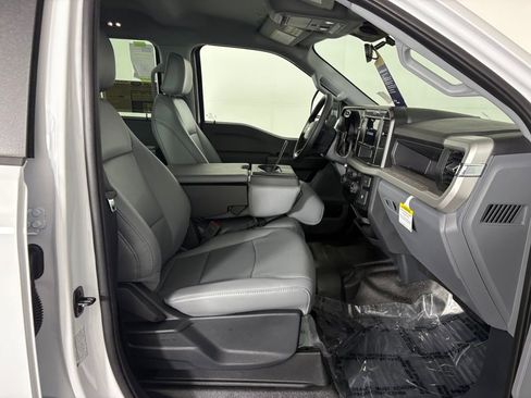 Certified 2025 Ford F350 XL w/ XL Chrome Package image 36