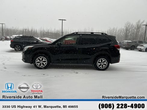 Used 2023 Subaru Forester Premium AWD/4WD image 4