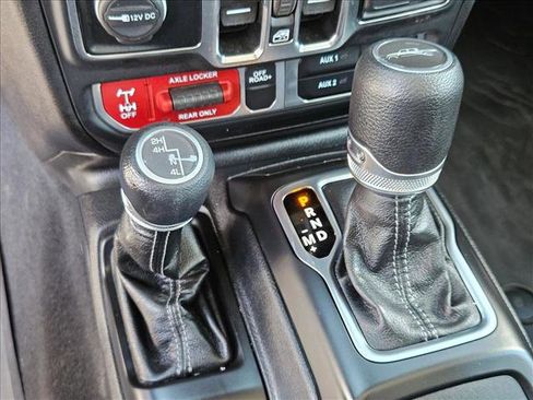 Used 2025 Jeep Gladiator Mojave w/ Convenience Group image 12