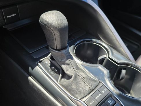Used 2020 Toyota Camry LE FWD image 13