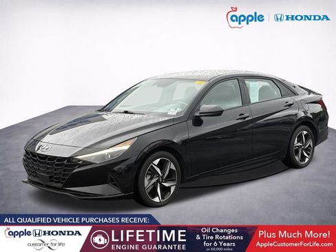 Used 2023 Hyundai Elantra SEL w/ Convenience Package FWD image 3