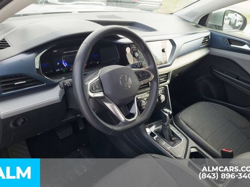 Used 2024 Volkswagen Taos SE FWD image 5