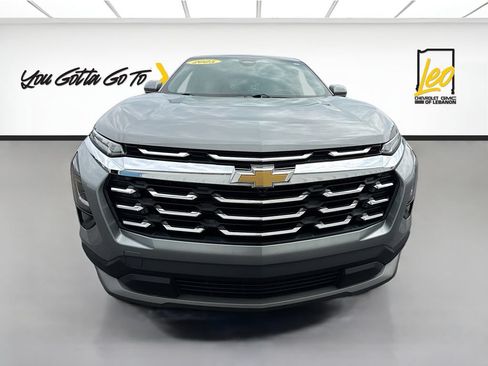 Used 2025 Chevrolet Equinox LT AWD/4WD image 2