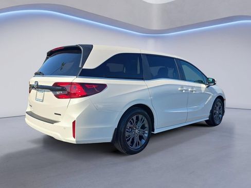 New 2026 Honda Odyssey Touring image 6