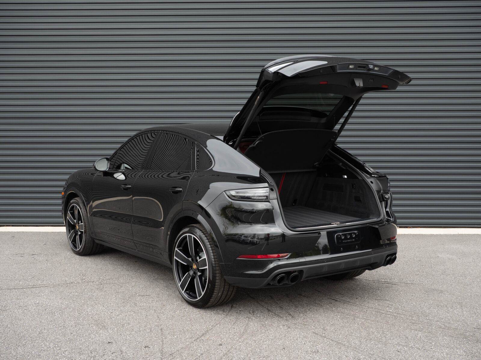 Certified 2023 Porsche Cayenne Turbo AWD/4WD image 33