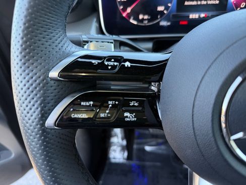 Used 2024 Mercedes-Benz GLC 300 4MATIC image 23