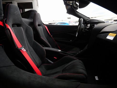 New 2025 McLaren 750S Spider image 11