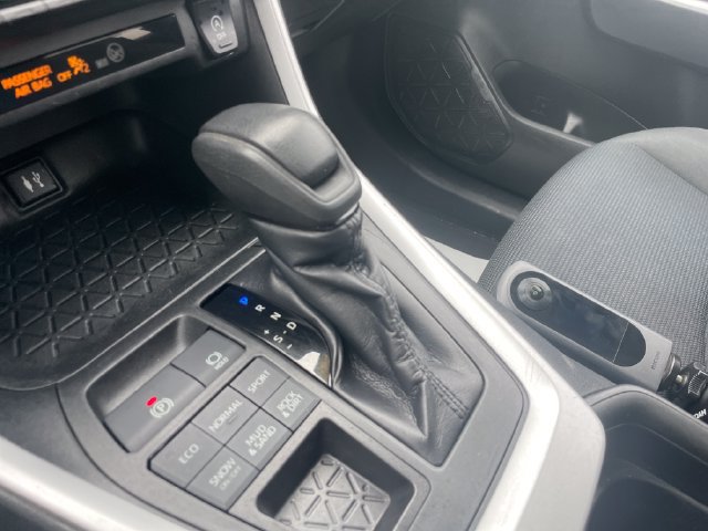 Used 2019 Toyota RAV4 LE AWD/4WD image 15