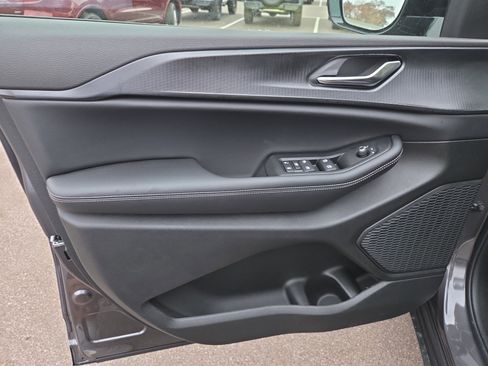 New 2025 Jeep Grand Cherokee L Altitude image 5