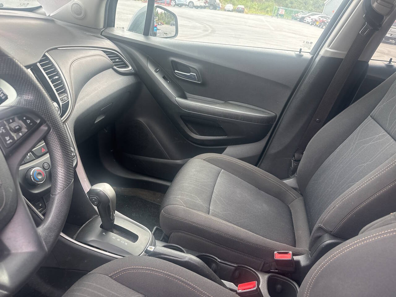 Used 2017 Chevrolet Trax LT FWD image 29