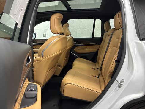 Certified 2025 Jeep Grand Cherokee Summit AWD/4WD image 12
