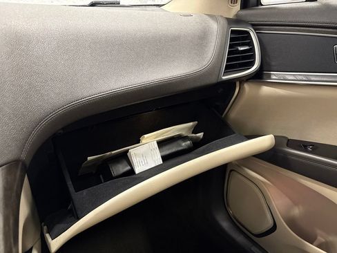 Used 2019 Lincoln Nautilus Select AWD/4WD image 17