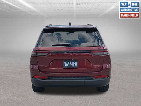 Used 2024 Jeep Grand Cherokee Altitude AWD/4WD image 21