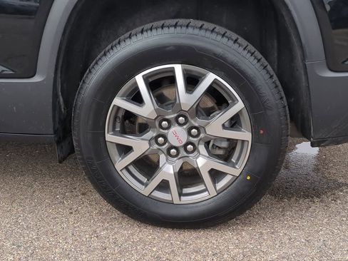 Used 2023 GMC Acadia SLE image 13