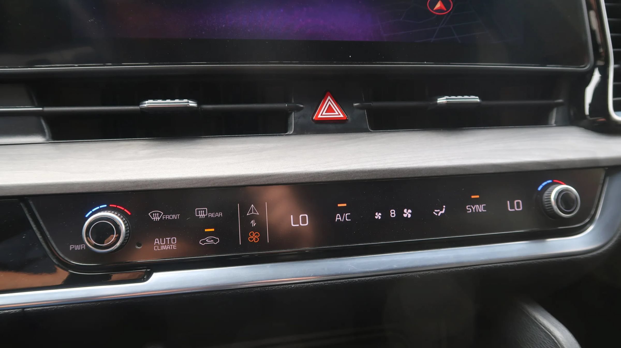 Used 2025 Kia Sportage X-Line w/ Premium Package AWD/4WD image 32