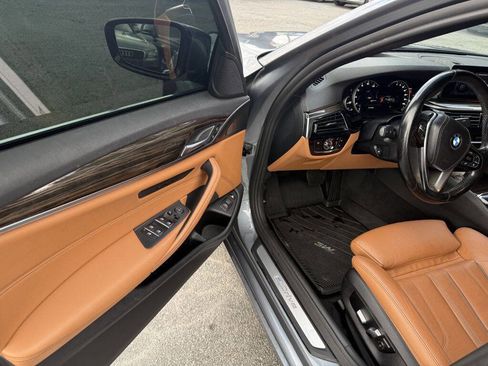 Used 2018 BMW 530e w/ Premium Package 2 RWD image 10