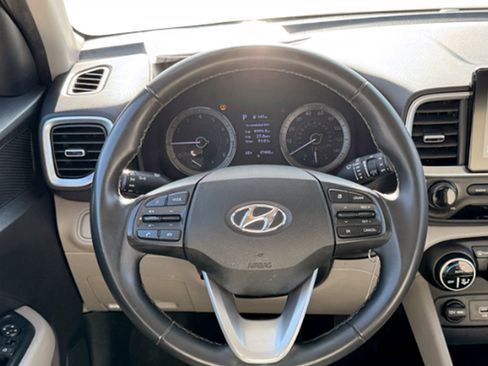 Used 2021 Hyundai Venue SEL image 13