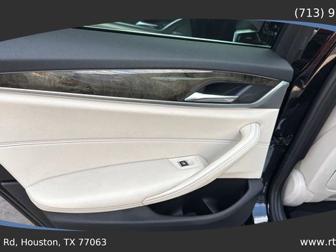 Used 2021 BMW 540i w/ Convenience Package image 30