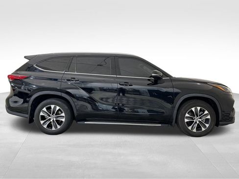 Used 2022 Toyota Highlander XLE FWD image 7