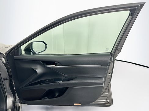 Used 2018 Toyota Camry XSE w/ Driver Assist Package image 32