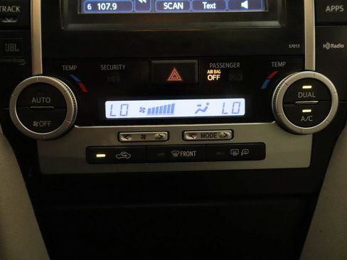 Used 2012 Toyota Camry XLE FWD image 11