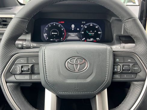 Used 2025 Toyota Tacoma TRD Sport AWD/4WD image 19