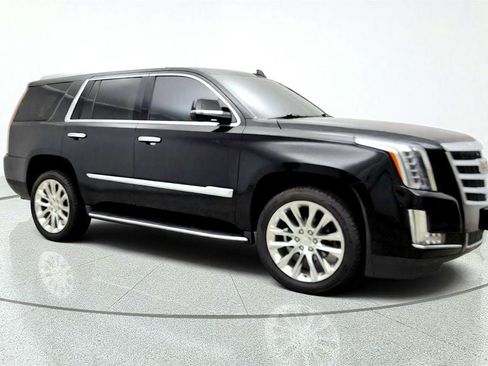 Used 2019 Cadillac Escalade Luxury AWD/4WD image 3