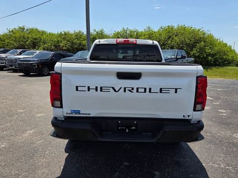 Used 2025 Chevrolet Colorado W/T w/ WT Custom Package RWD image 9
