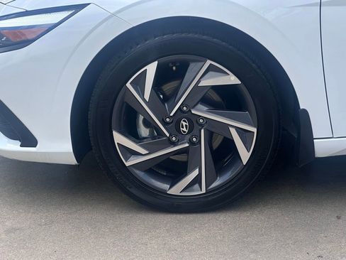 Used 2025 Hyundai Elantra Sport FWD image 11