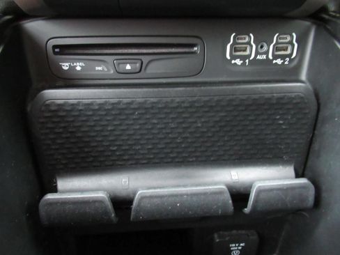 Used 2019 RAM 1500 Laramie AWD/4WD image 28