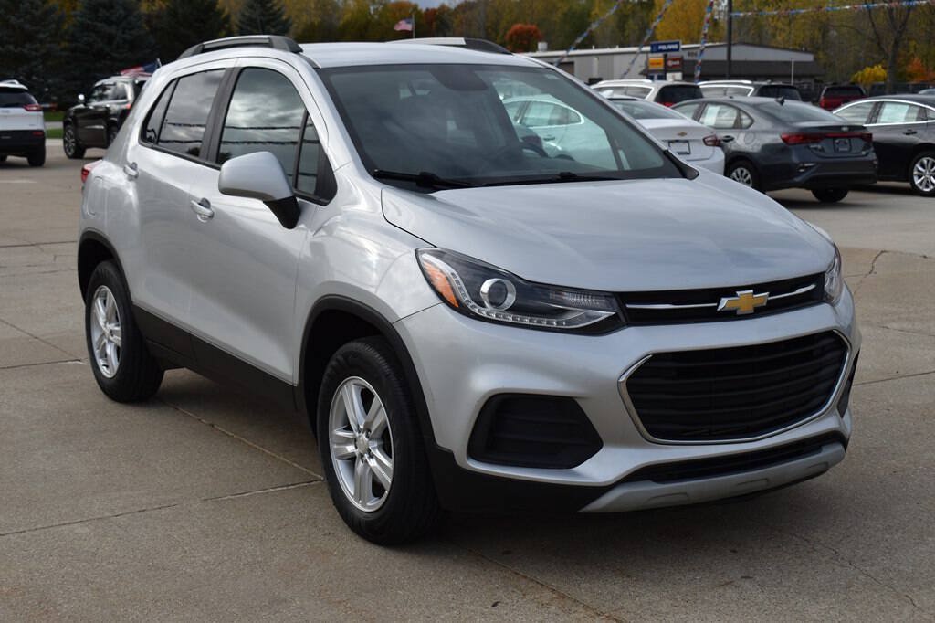 Used 2022 Chevrolet Trax LT w/ LT Convenience Package AWD/4WD image 1