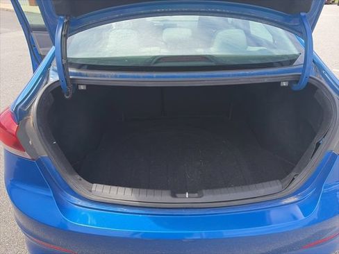 Used 2017 Hyundai Elantra SE FWD image 17