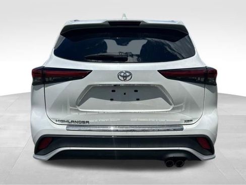 Used 2023 Toyota Highlander XSE FWD image 5