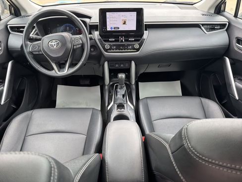 Used 2025 Toyota Corolla Cross XLE image 22