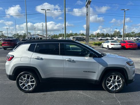 Used 2025 Jeep Compass Limited AWD/4WD image 6