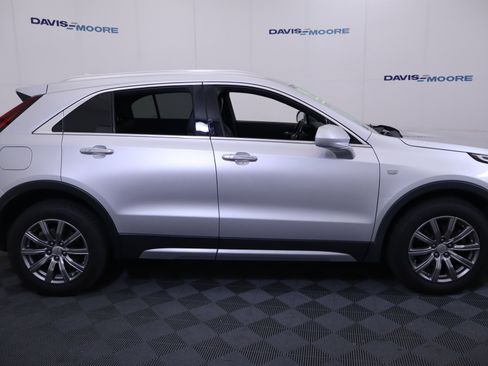 Used 2019 Cadillac XT4 Premium Luxury w/ Cold Weather Package AWD/4WD image 5