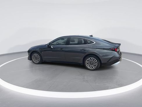 Certified 2025 Hyundai Sonata Limited FWD image 6