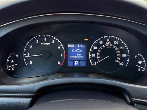 Used 2011 Hyundai Genesis 4.6 image 24