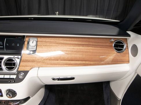 Used 2020 Rolls-Royce Dawn RWD image 50
