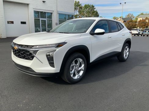 New 2026 Chevrolet Trax LS image 3