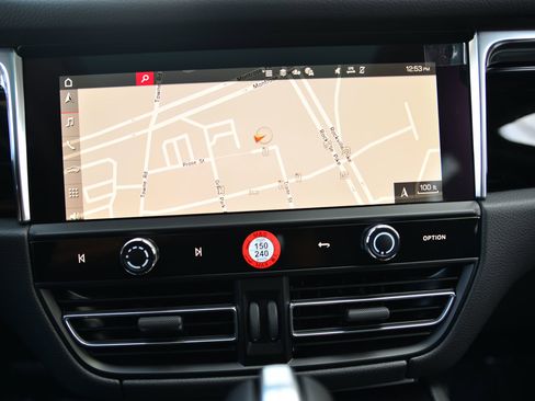 Used 2026 Porsche Macan image 32