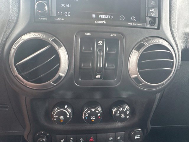 Used 2013 Jeep Wrangler Unlimited Sahara AWD/4WD image 17