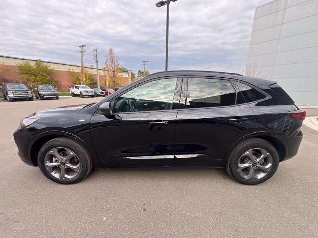 Used 2024 Ford Escape ST-Line w/ Tech Pack #1 AWD/4WD image 8