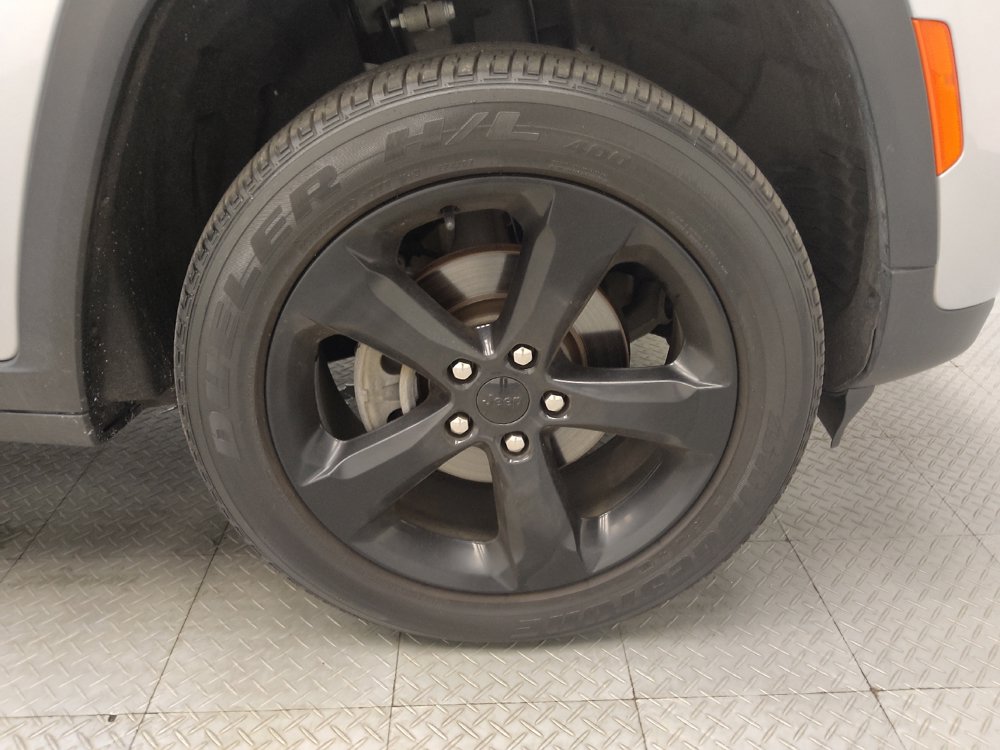 Used 2023 Jeep Grand Cherokee Altitude AWD/4WD image 31