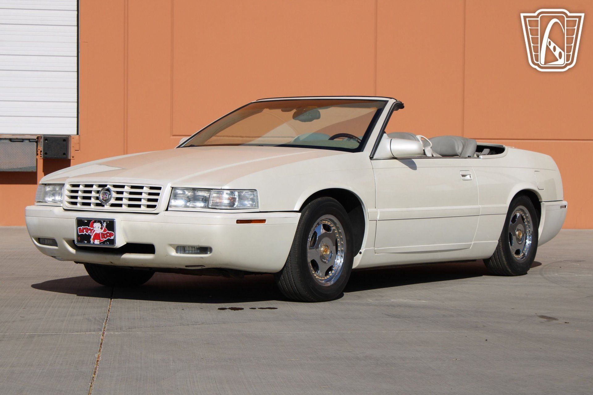 Used 2002 Cadillac Eldorado Touring w/ Preffered Equipment Group FWD image 2