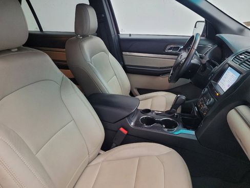 Used 2018 Ford Explorer XLT w/ Equipment Group 202A FWD image 21