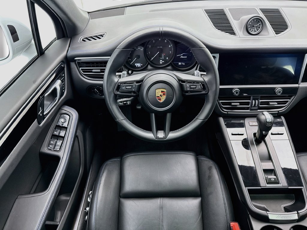 Used 2023 Porsche Macan AWD/4WD image 10