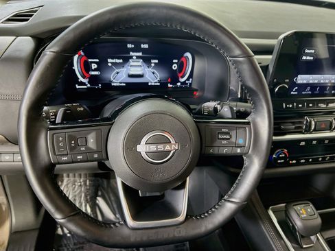 Used 2023 Nissan Pathfinder Platinum AWD/4WD image 11